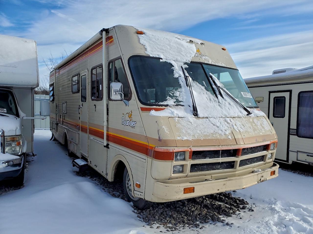 Salvage Chevrolet P Series Image