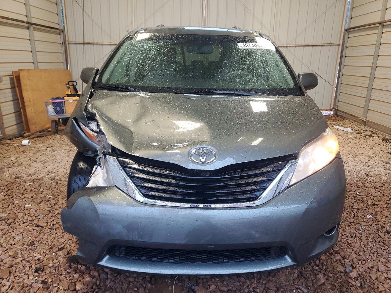 Toyota Sienna Le 8-passenger