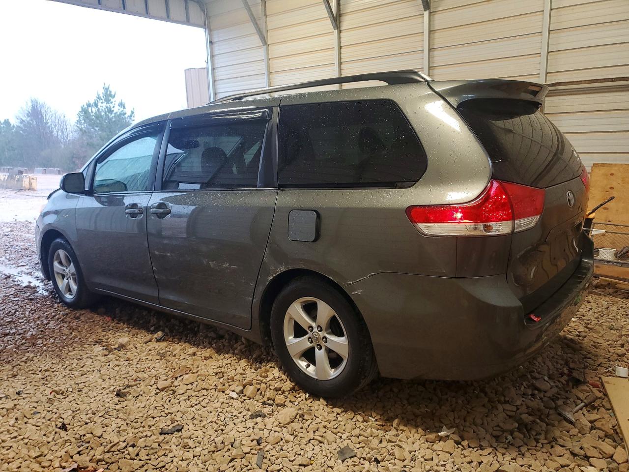 Toyota Sienna Le 8-passenger