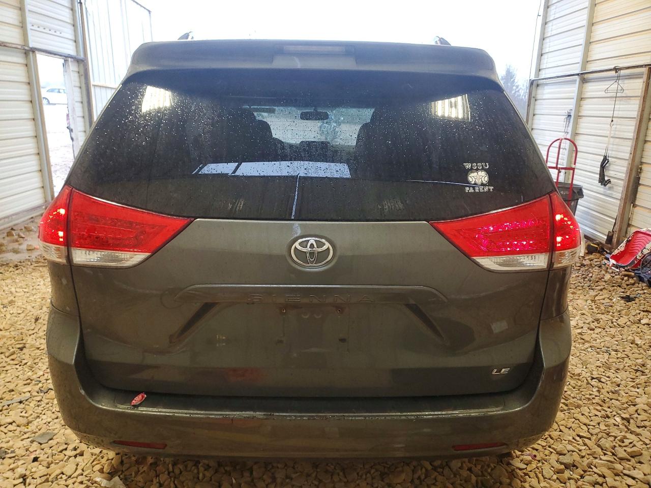 Toyota Sienna Le 8-passenger