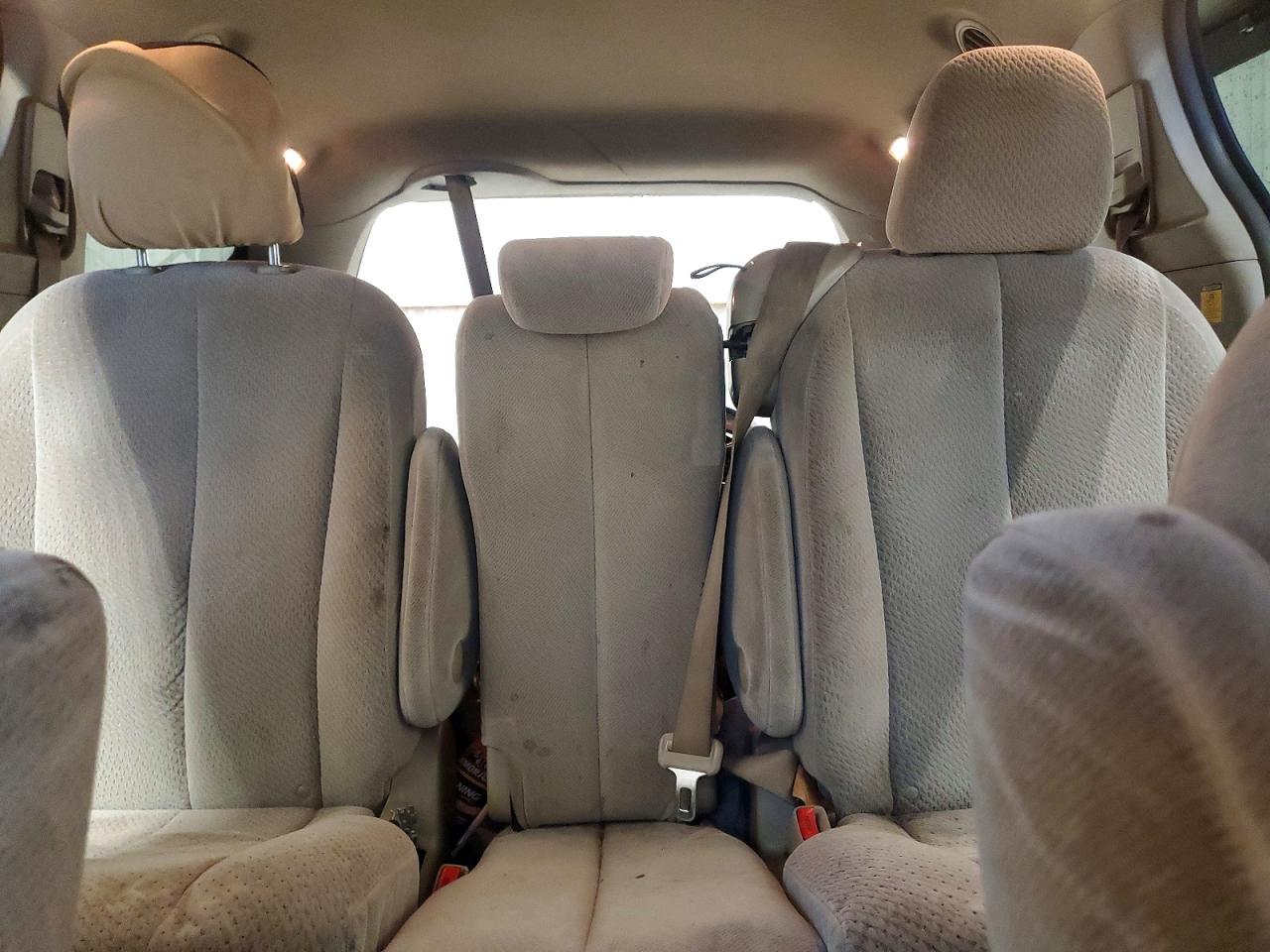 Toyota Sienna Le 8-passenger