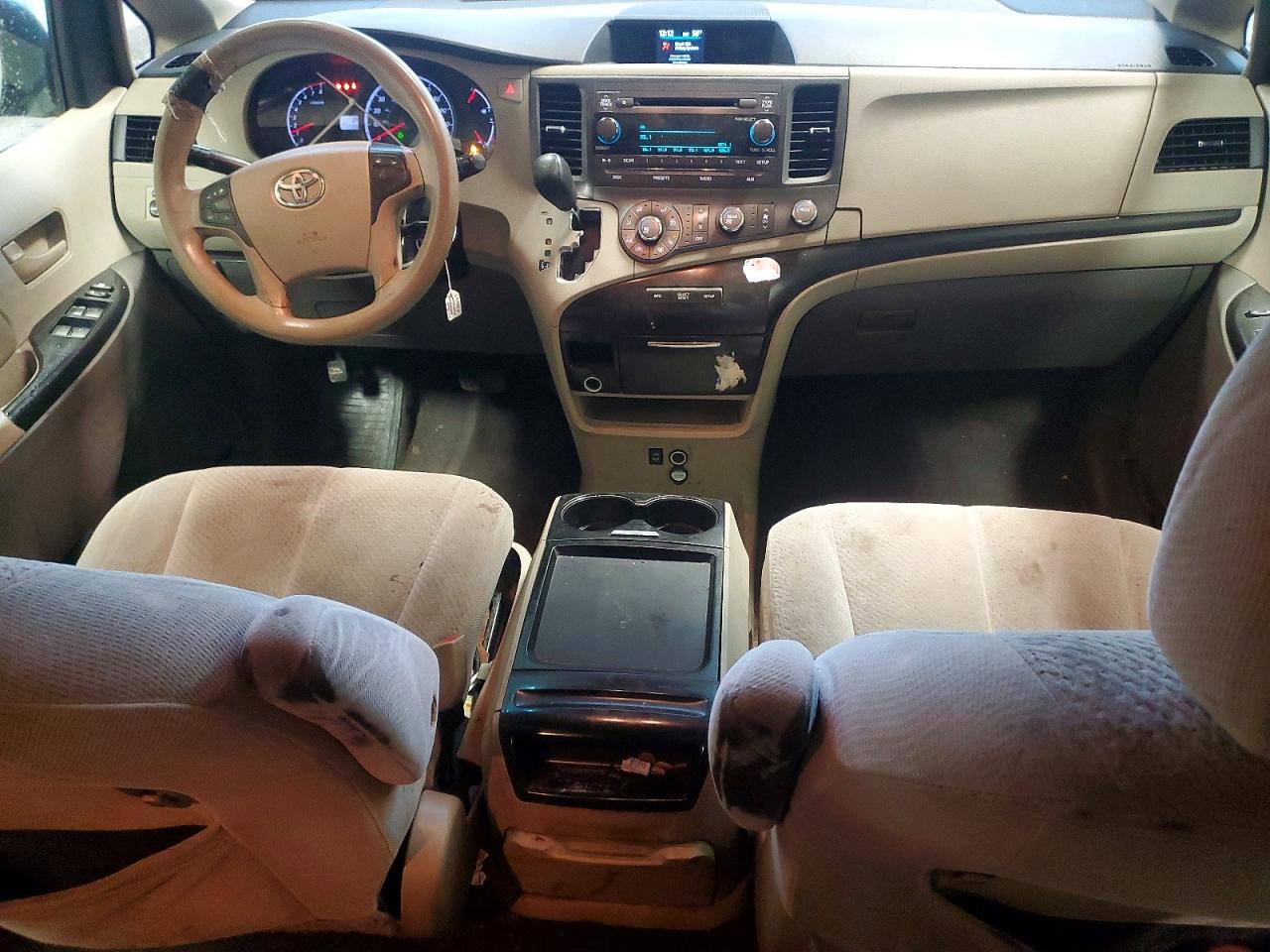 Toyota Sienna Le 8-passenger