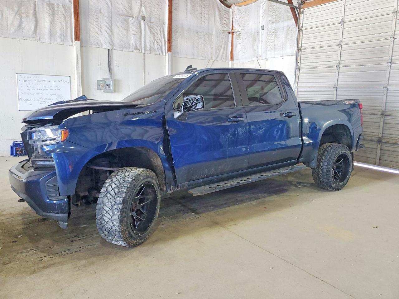 Salvage Chevrolet Silverado Image