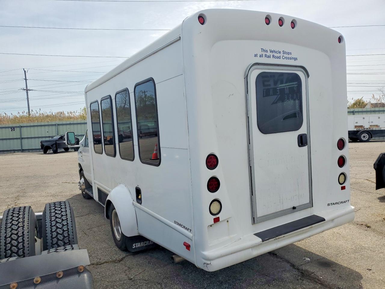Ford Econoline E350 Super Duty Cutaway Van