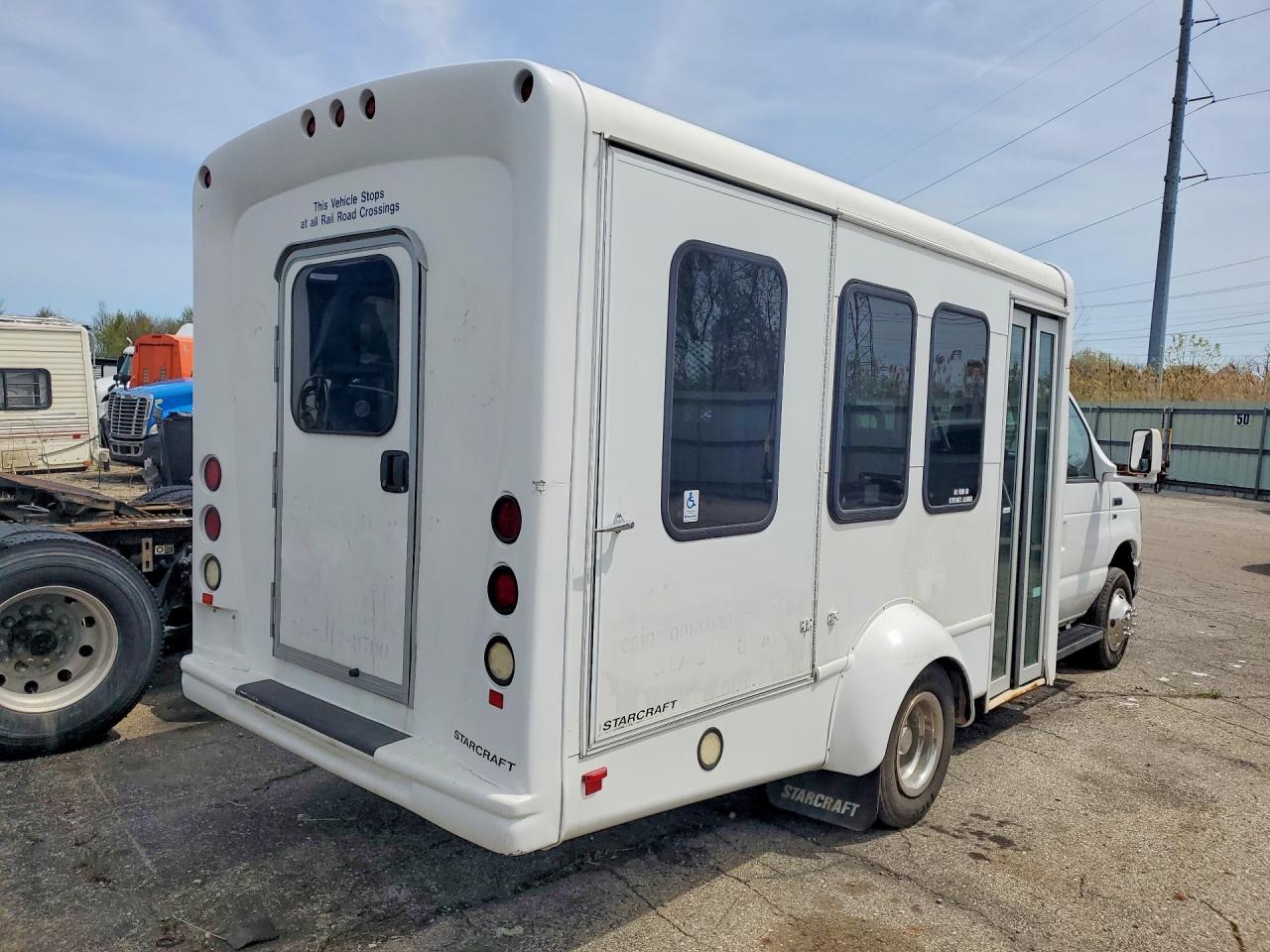 Ford Econoline E350 Super Duty Cutaway Van