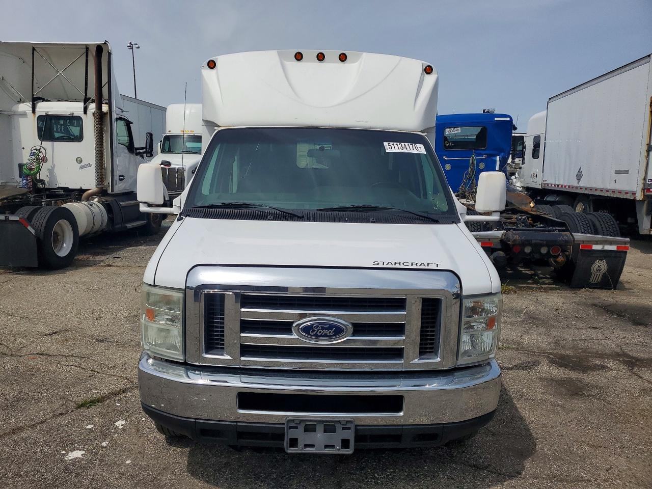 Ford Econoline E350 Super Duty Cutaway Van