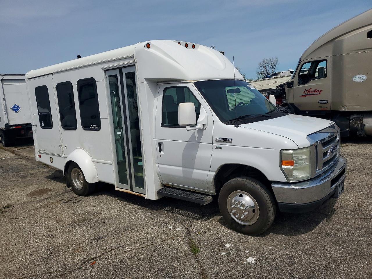 Ford Econoline E350 Super Duty Cutaway Van