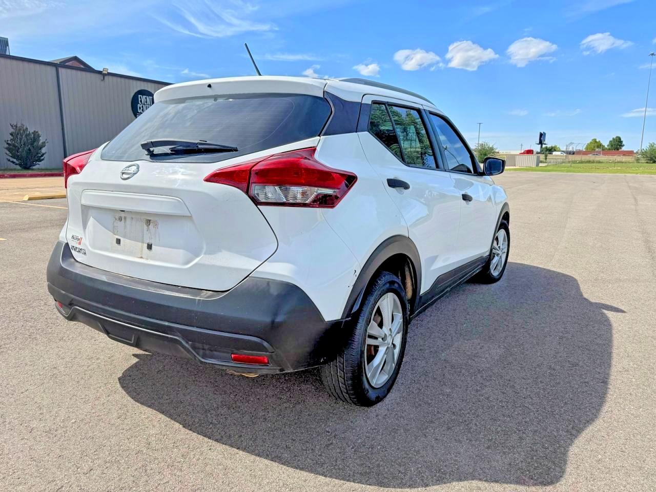 Nissan Kicks S