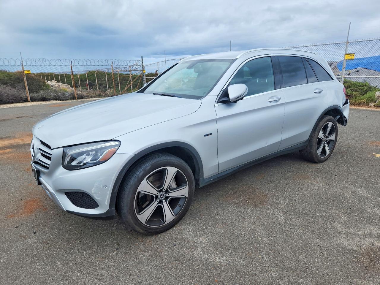 Salvage Mercedes-Benz GLC Image