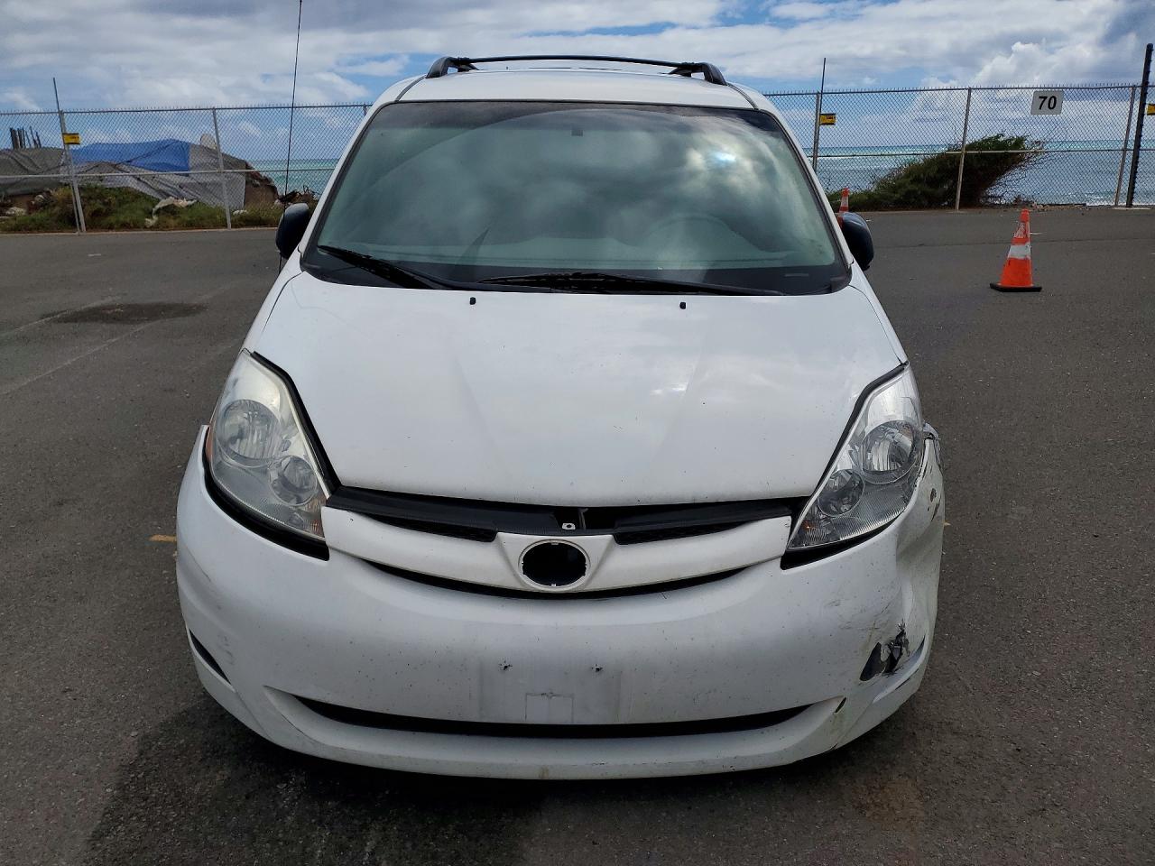 Toyota Sienna Ce