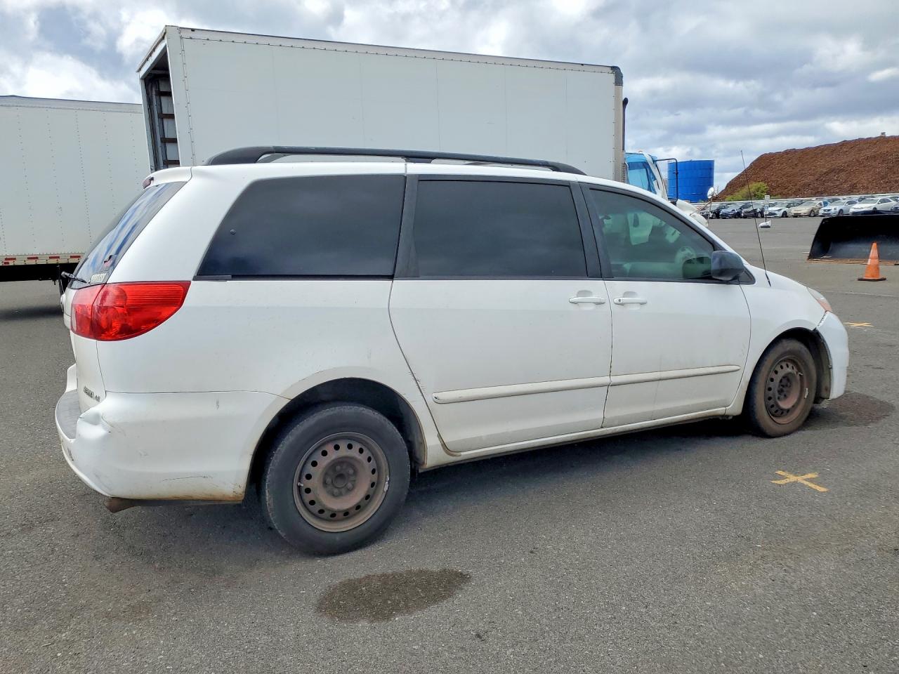 Toyota Sienna Ce
