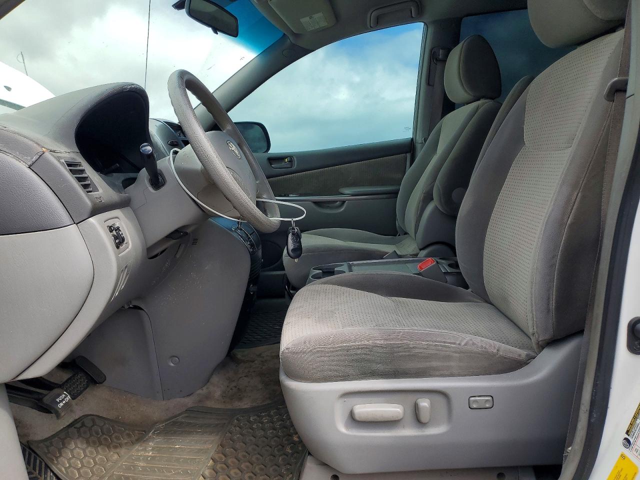 Toyota Sienna Ce