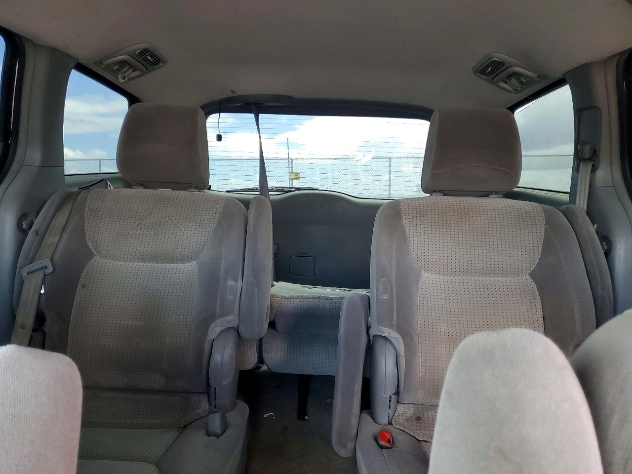 Toyota Sienna Ce