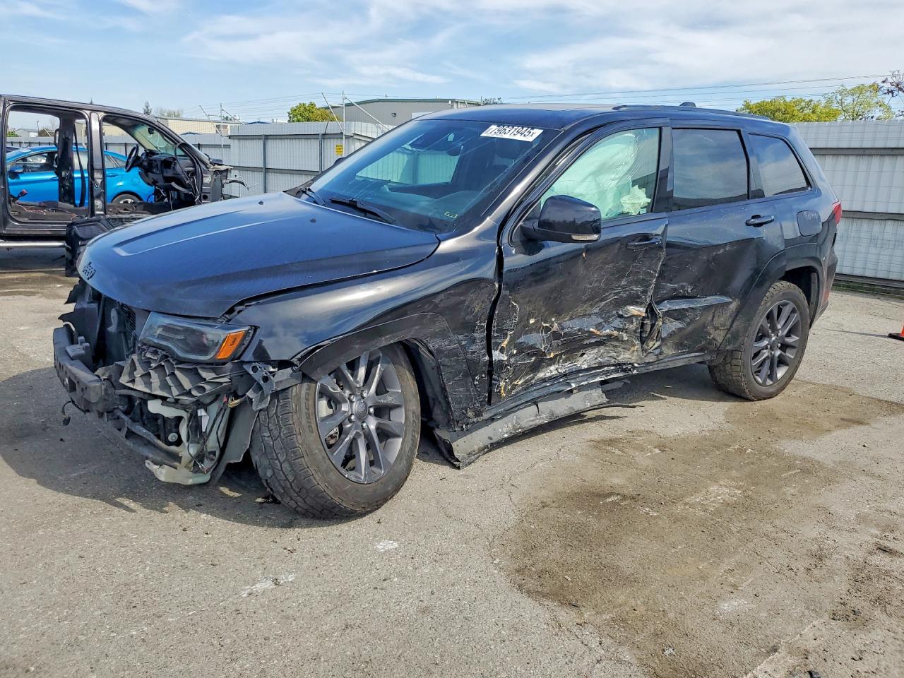Salvage Jeep Cherokee Image