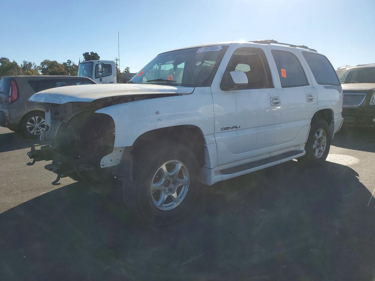 Salvage GMC Yukon Image