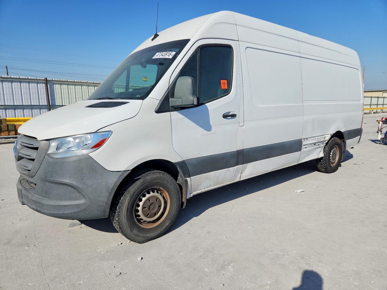 Salvage Mercedes-Benz Sprinter Image