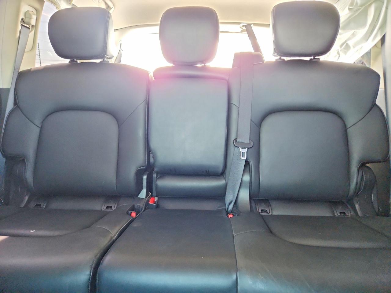 Nissan Armada Sv