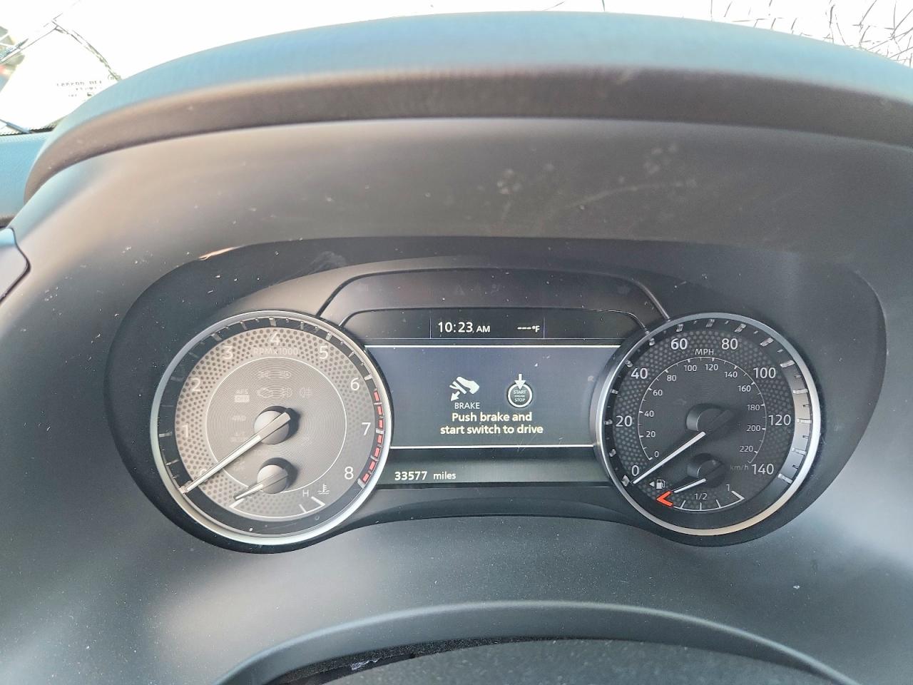 Nissan Armada Sv