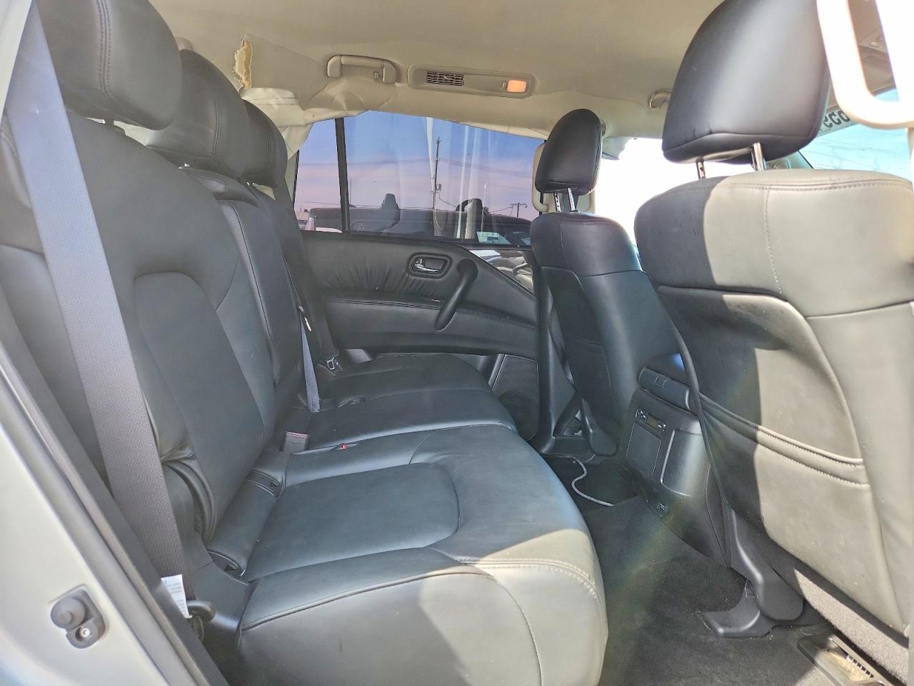 Nissan Armada Sv