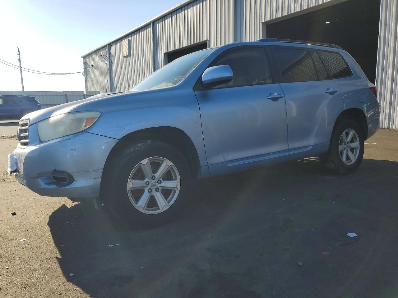 Salvage Toyota Highlander Image