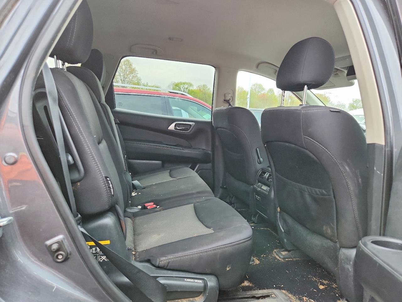 Nissan Pathfinder S
