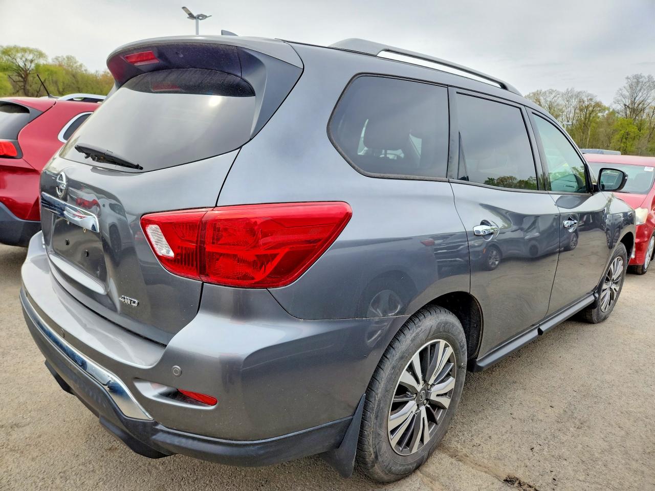 Nissan Pathfinder S