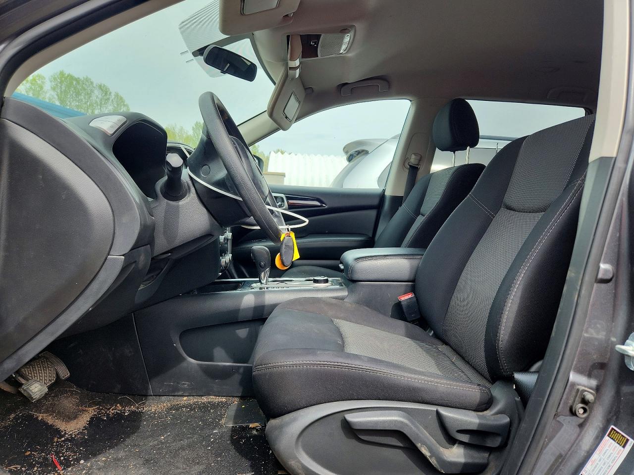 Nissan Pathfinder S