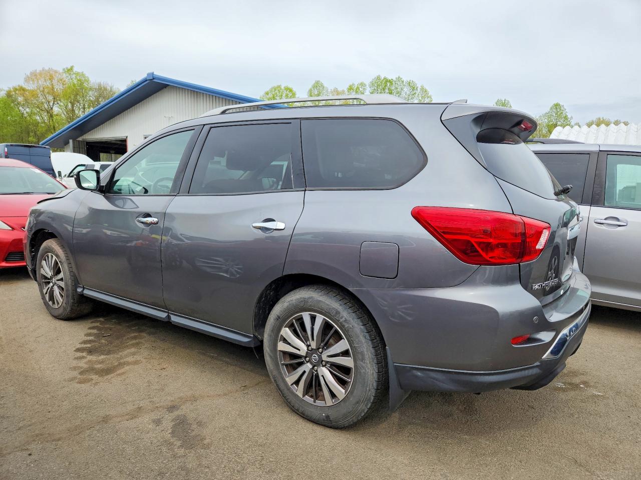 Nissan Pathfinder S