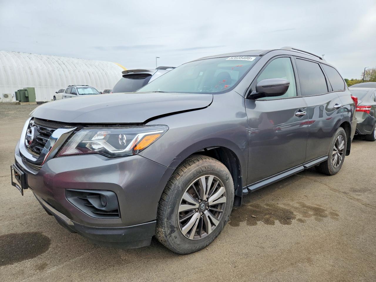 Salvage Nissan Pathfinder Image