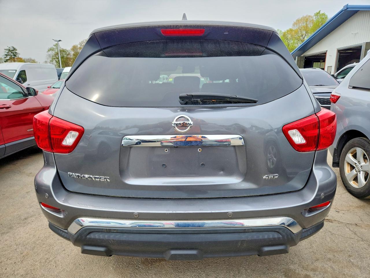 Nissan Pathfinder S