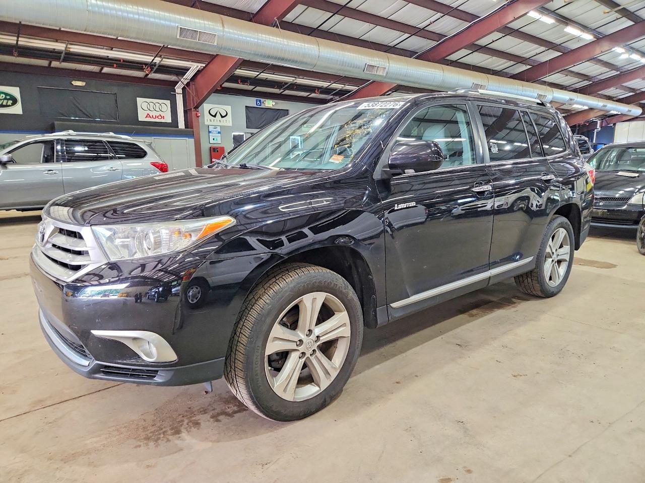 Salvage Toyota Highlander Image
