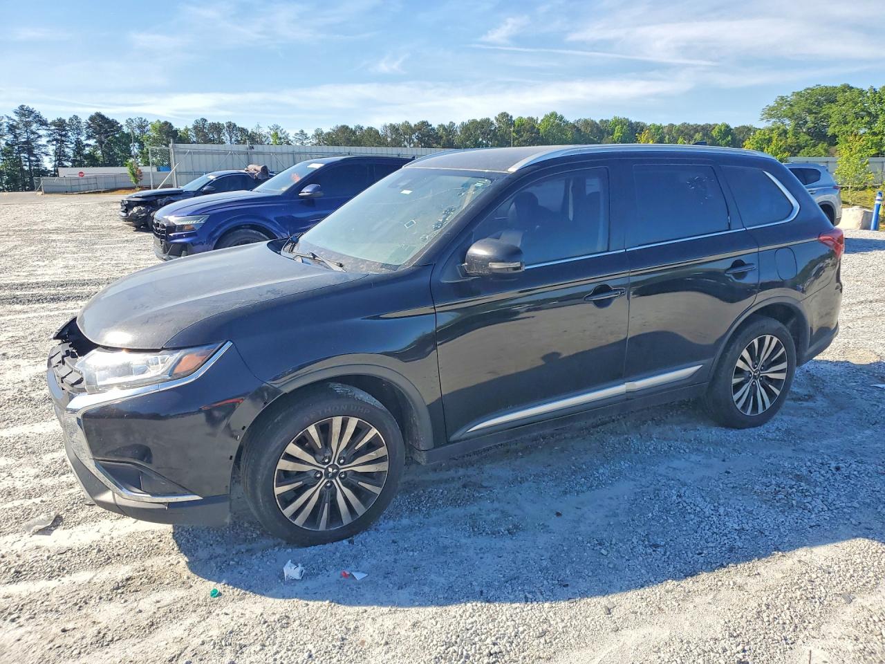 Salvage Mitsubishi Outlander Image