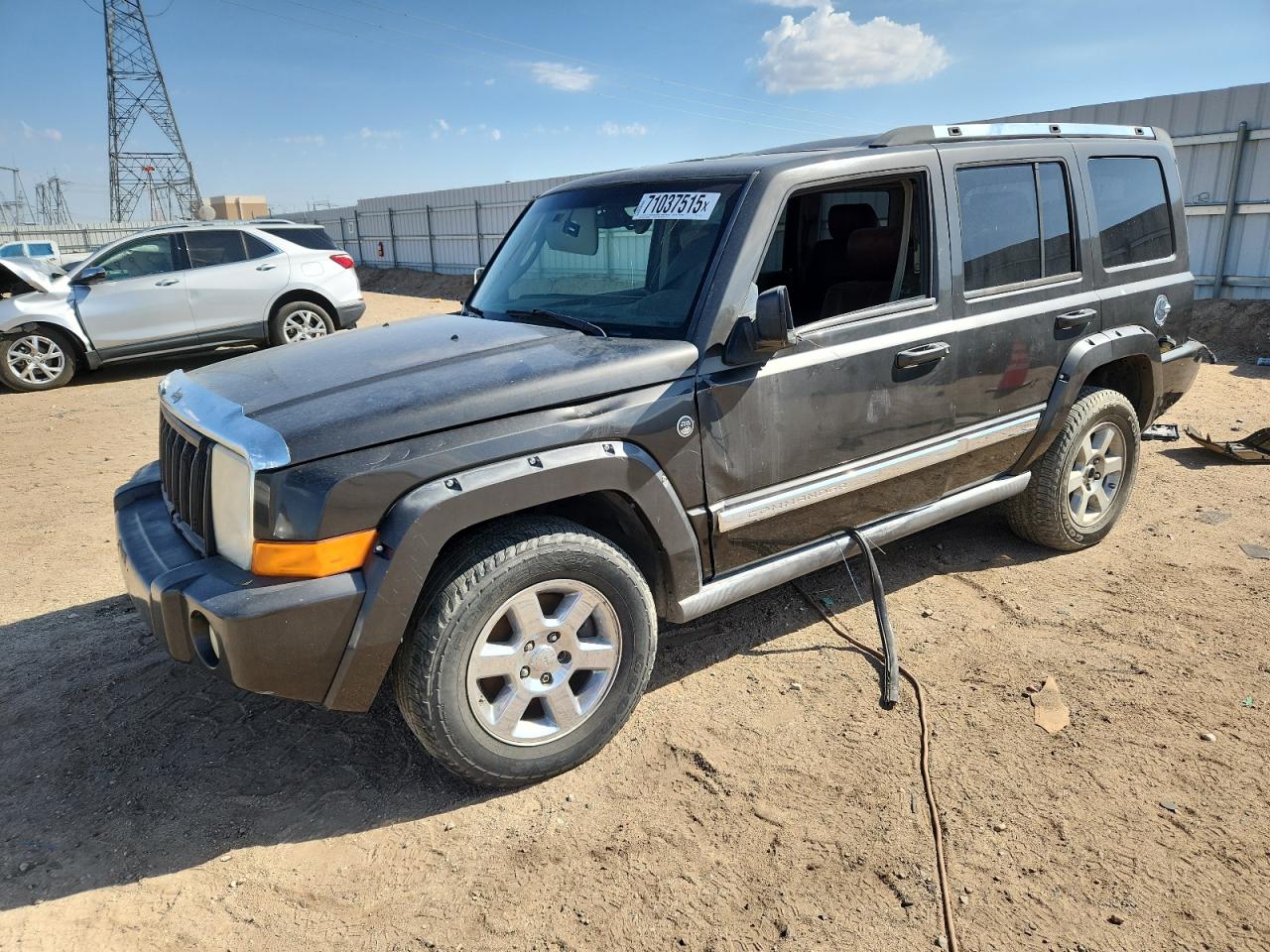 Salvage Jeep Commander Image