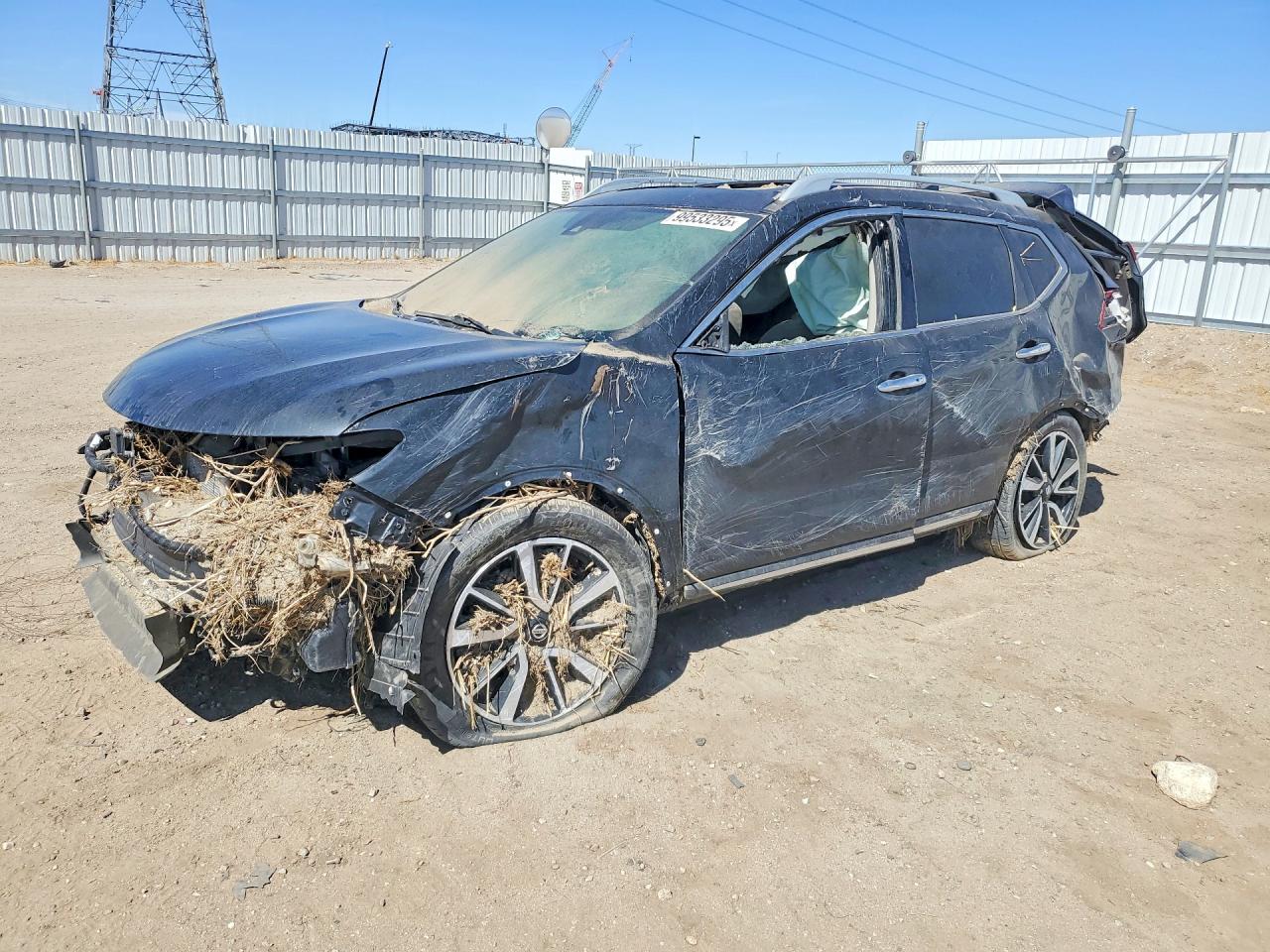 Salvage Nissan Rogue Image