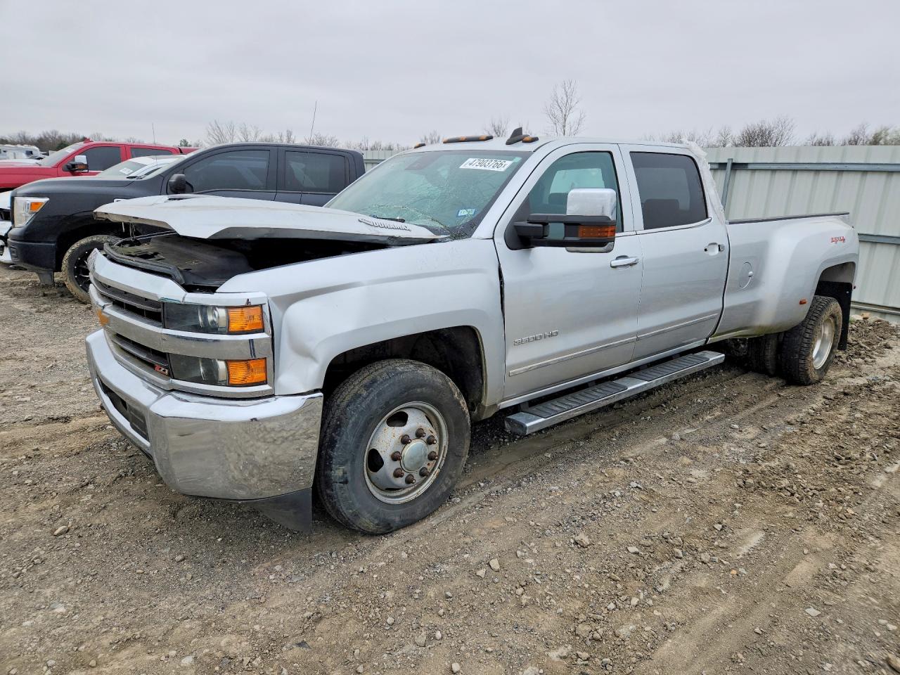 Salvage Chevrolet Silverado Image