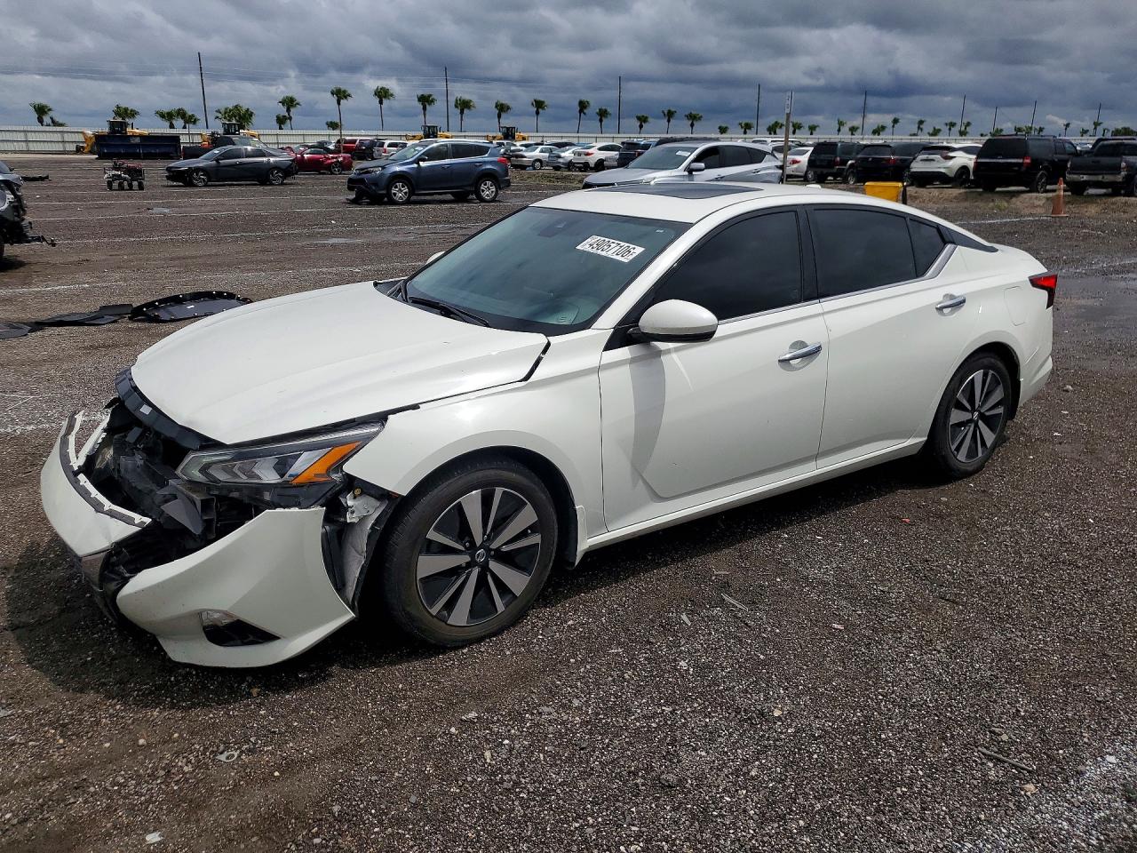 Salvage Nissan Altima Image