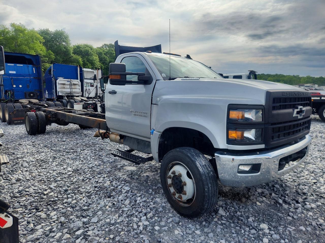 Salvage Chevrolet Silverado Image