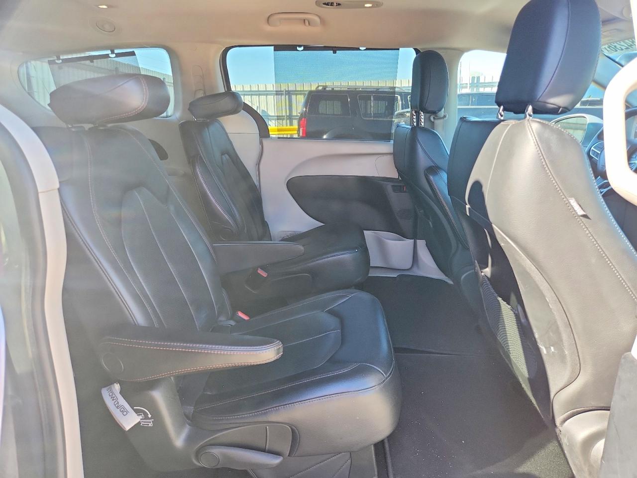 Chrysler Pacifica Touring L