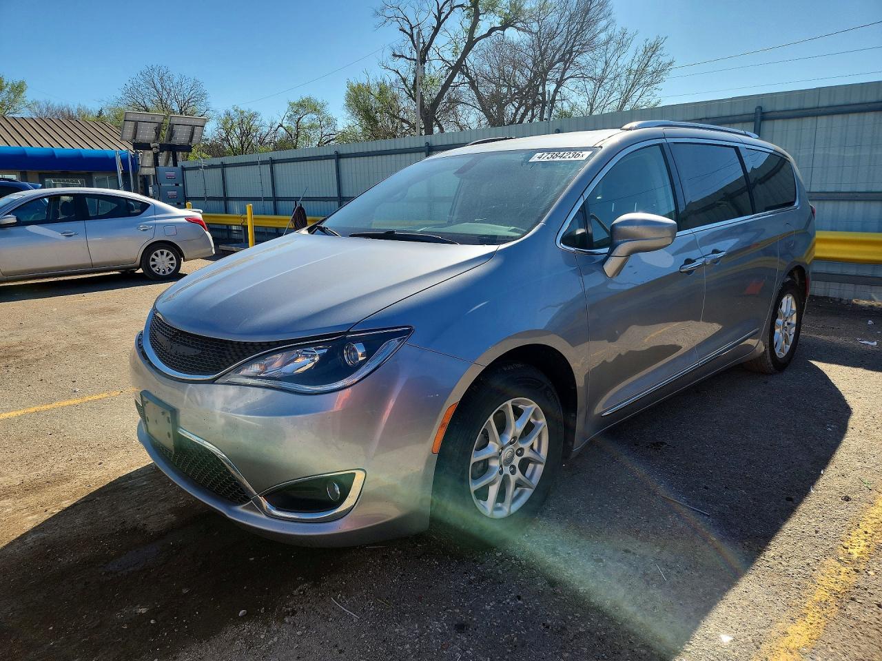 Salvage Chrysler Pacifica Image
