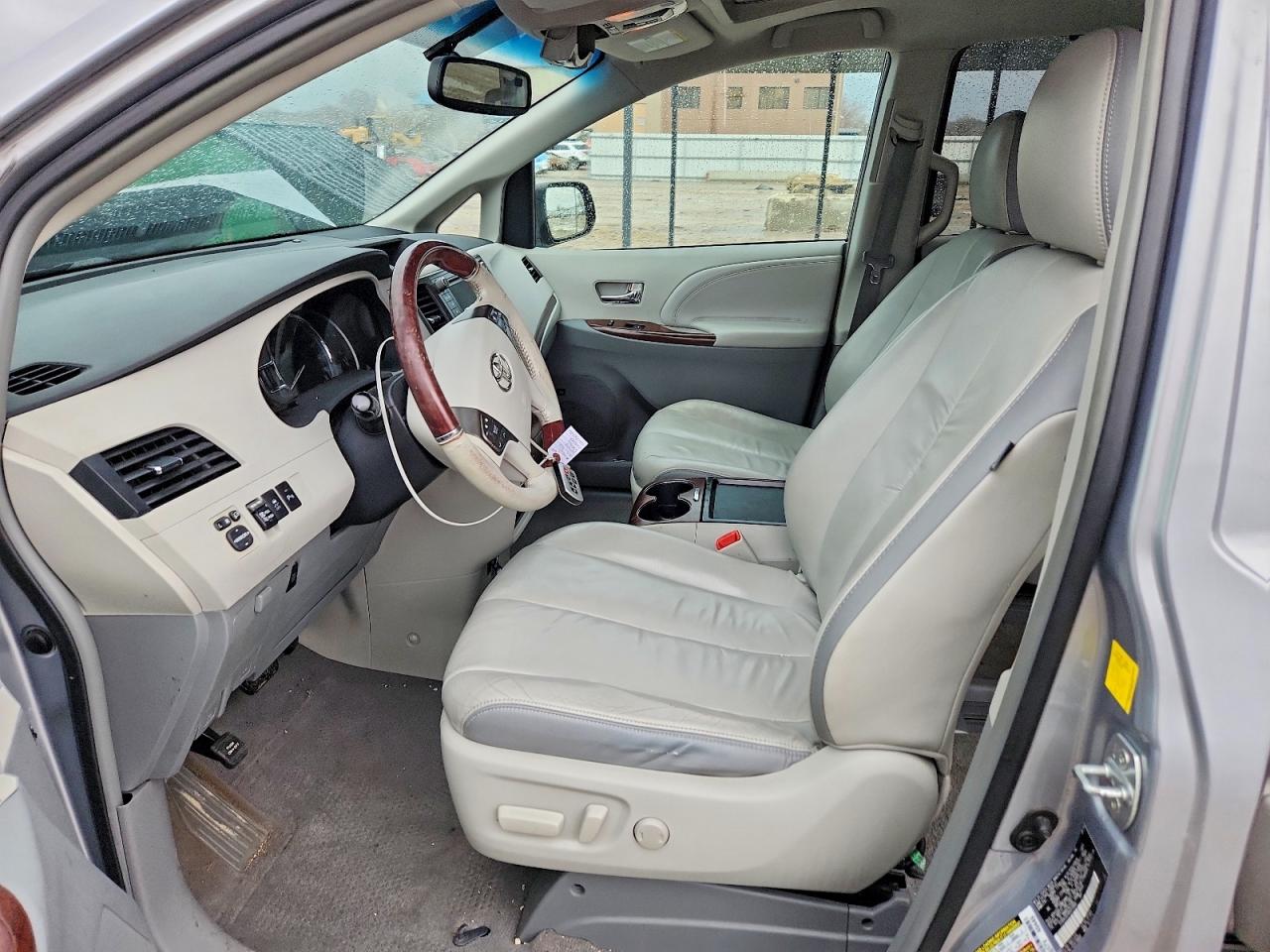 Toyota Sienna Limited 7-passenger