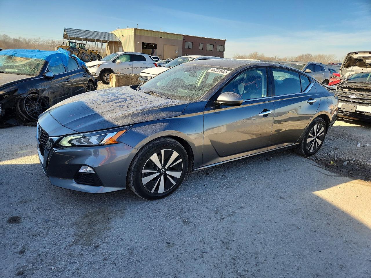 Salvage Nissan Altima Image