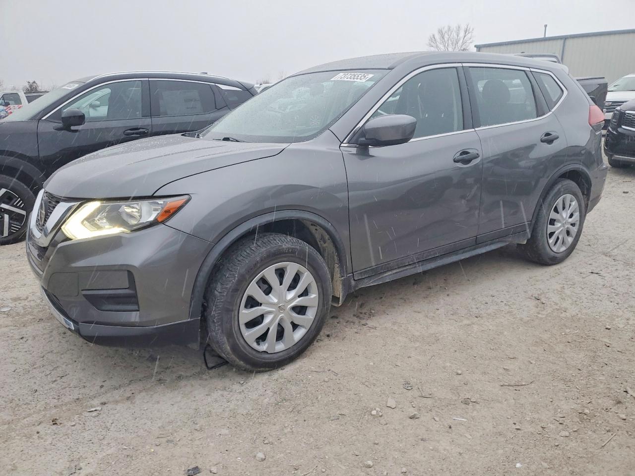 Salvage Nissan Rogue Image