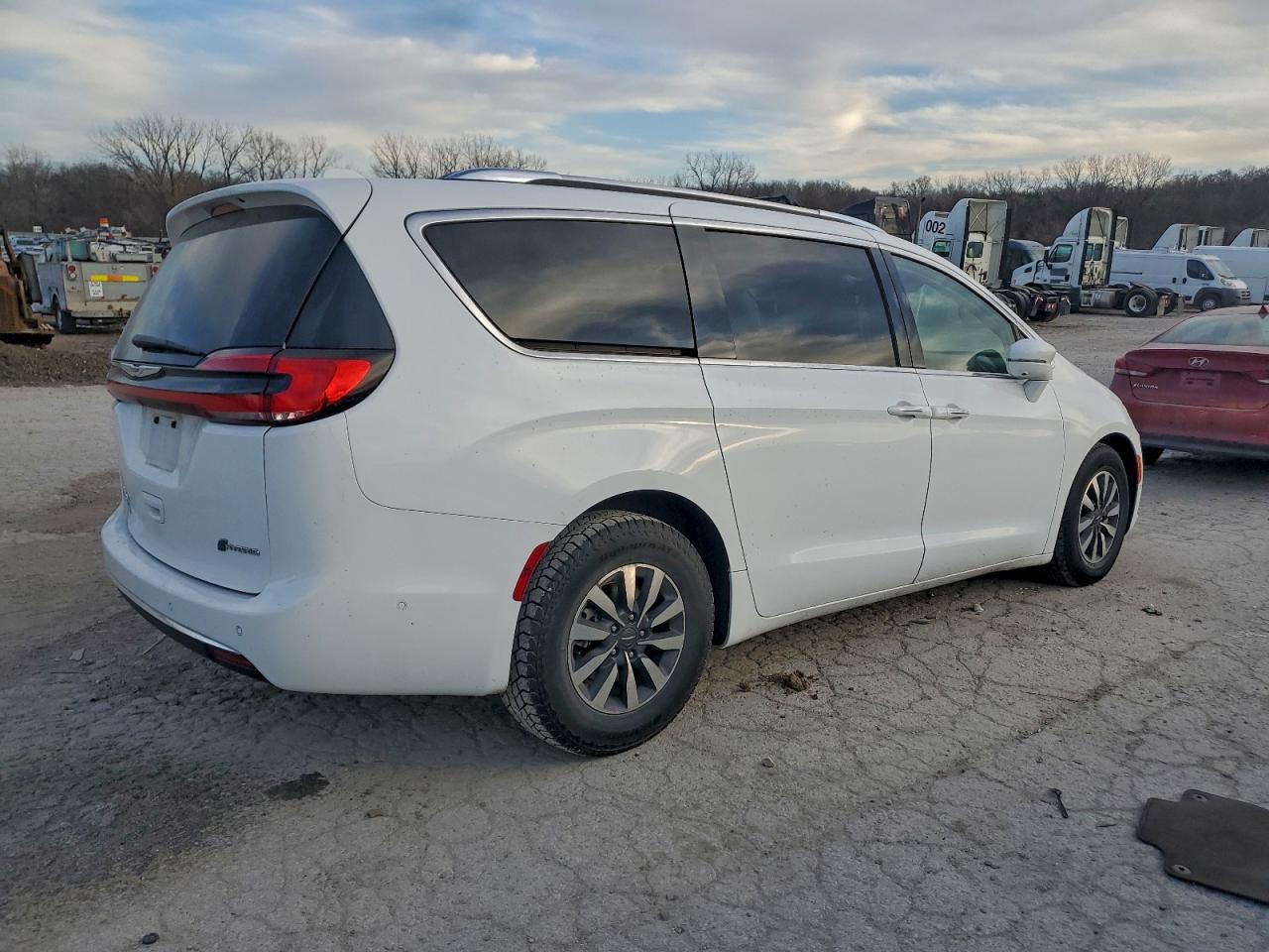 Chrysler Pacifica Hybrid Touring L