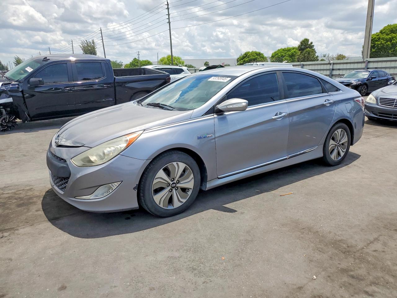 Salvage Hyundai SONATA Image