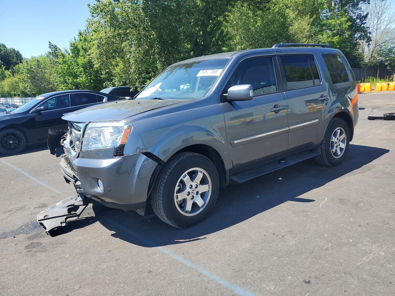 Salvage Honda Pilot Image