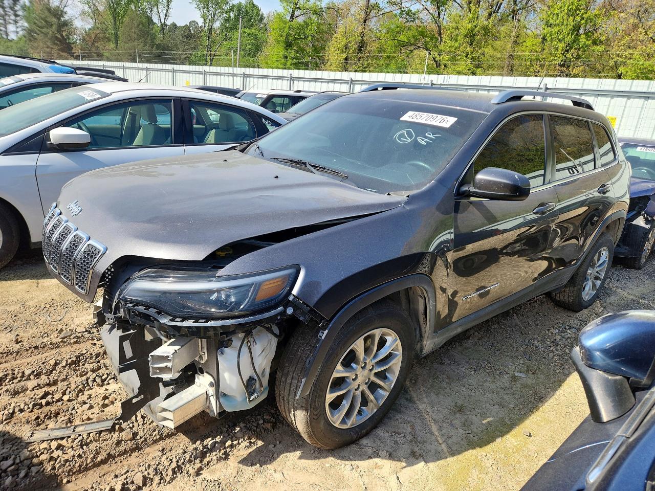 Salvage Jeep Cherokee Image