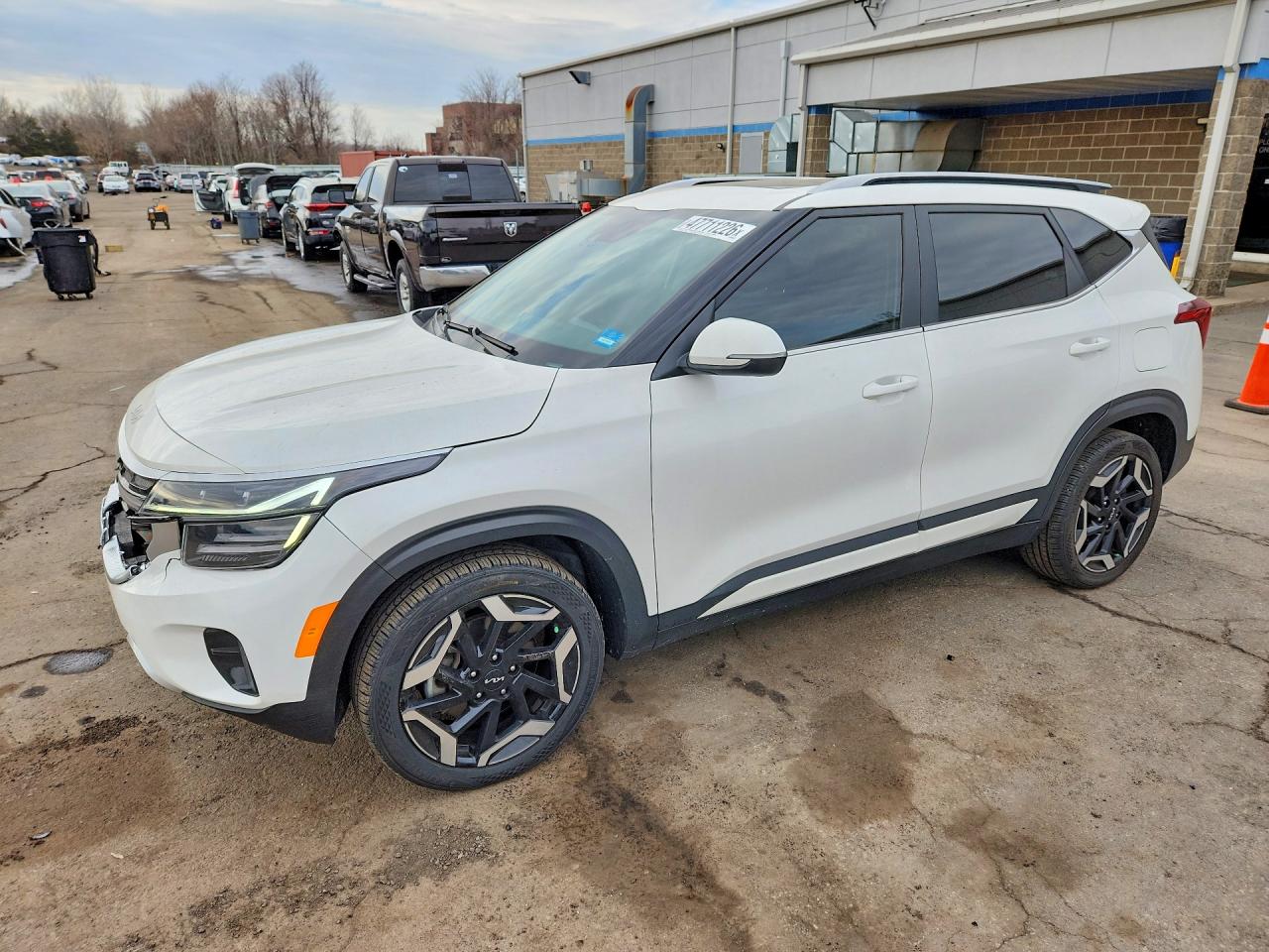 Salvage Kia Seltos Image