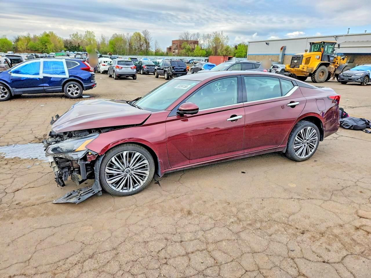 Salvage Nissan Altima Image