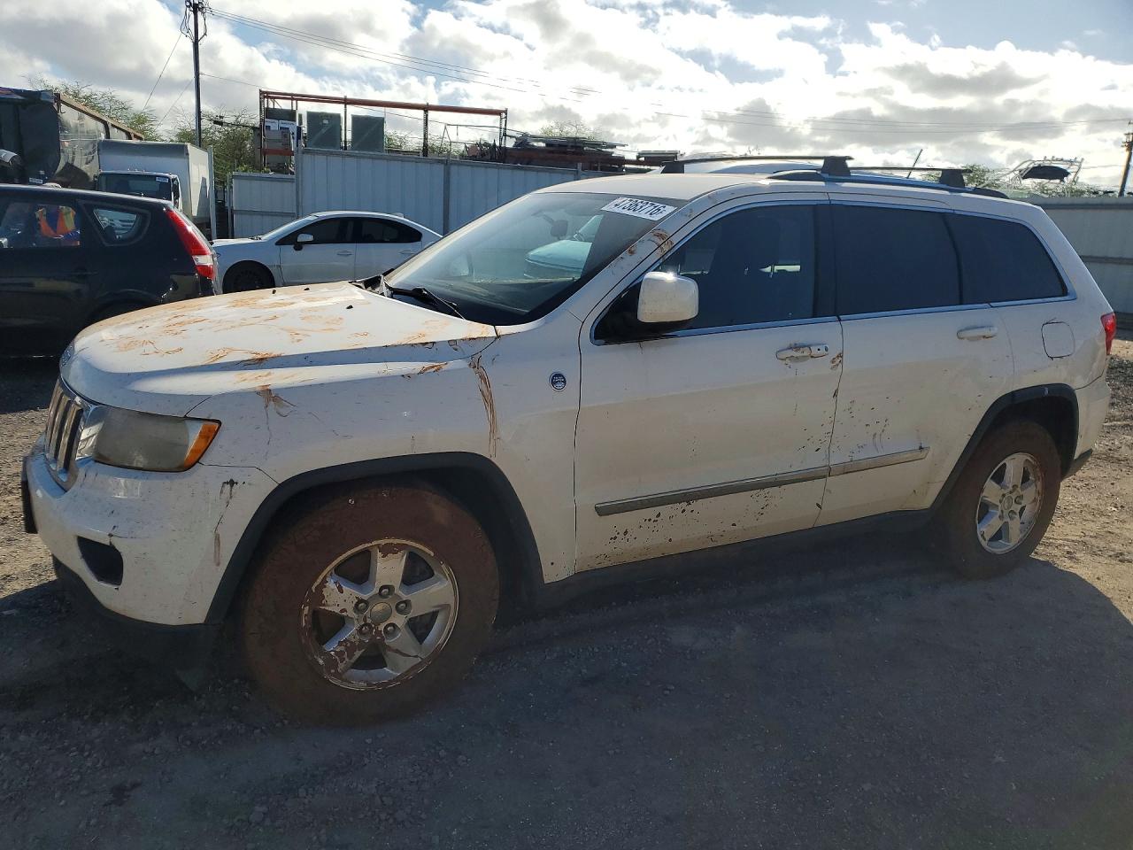 Salvage Jeep Cherokee Image