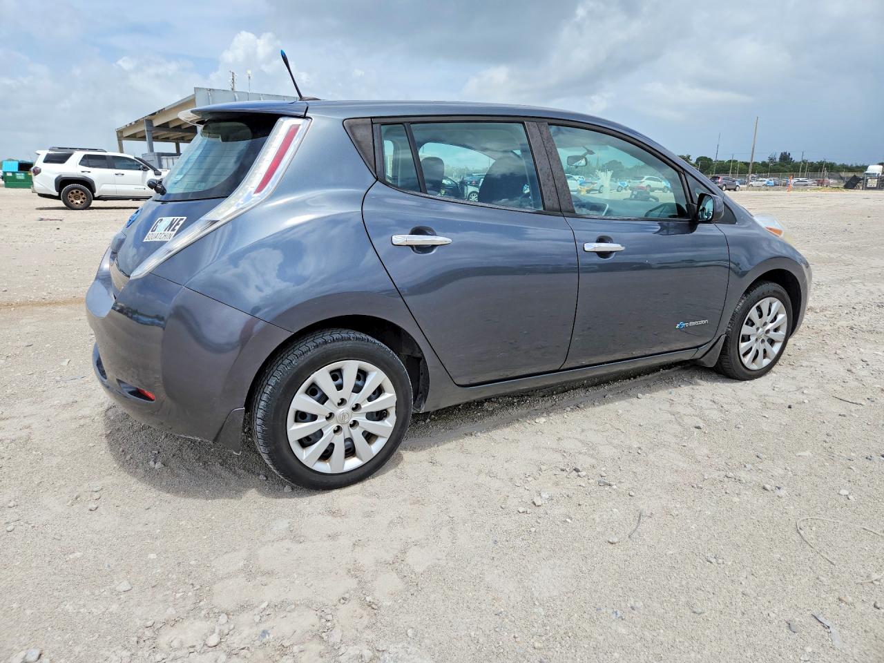 Nissan LEAF S